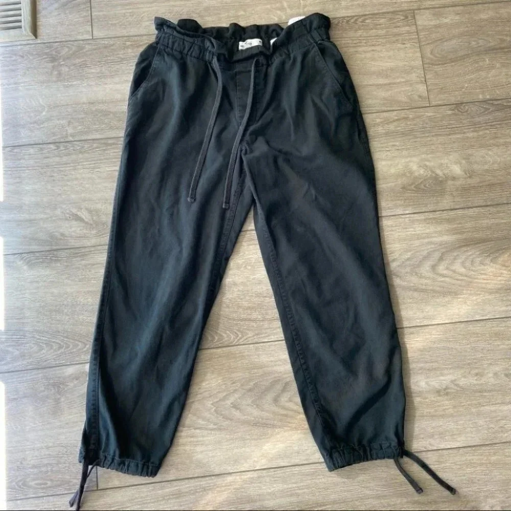 Hollister Ultra High Rise Paperbag Jogger Pants